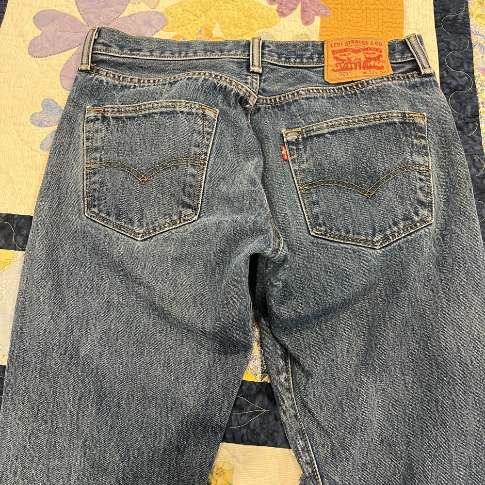 Levis 501 32x32 jeans.